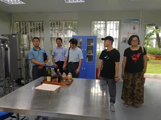 说明: E:\闽江师专\网站建设\201806\座谈交流会照片180620\实验实训楼参观\IMG_20180620_154411.jpg 说明: E:\闽江师专\网站建设\201806\座谈交流会照片180620\实验实训楼参观\IMG_20180620_154411.jpg